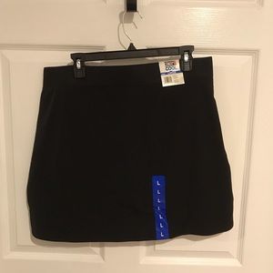 32 Degrees Woman’s Black Skort Size Large NWT